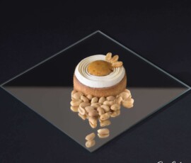 photo de produit gâteau moderne fond noir miroir studio Bain de Bretagne Guipry-Messac
